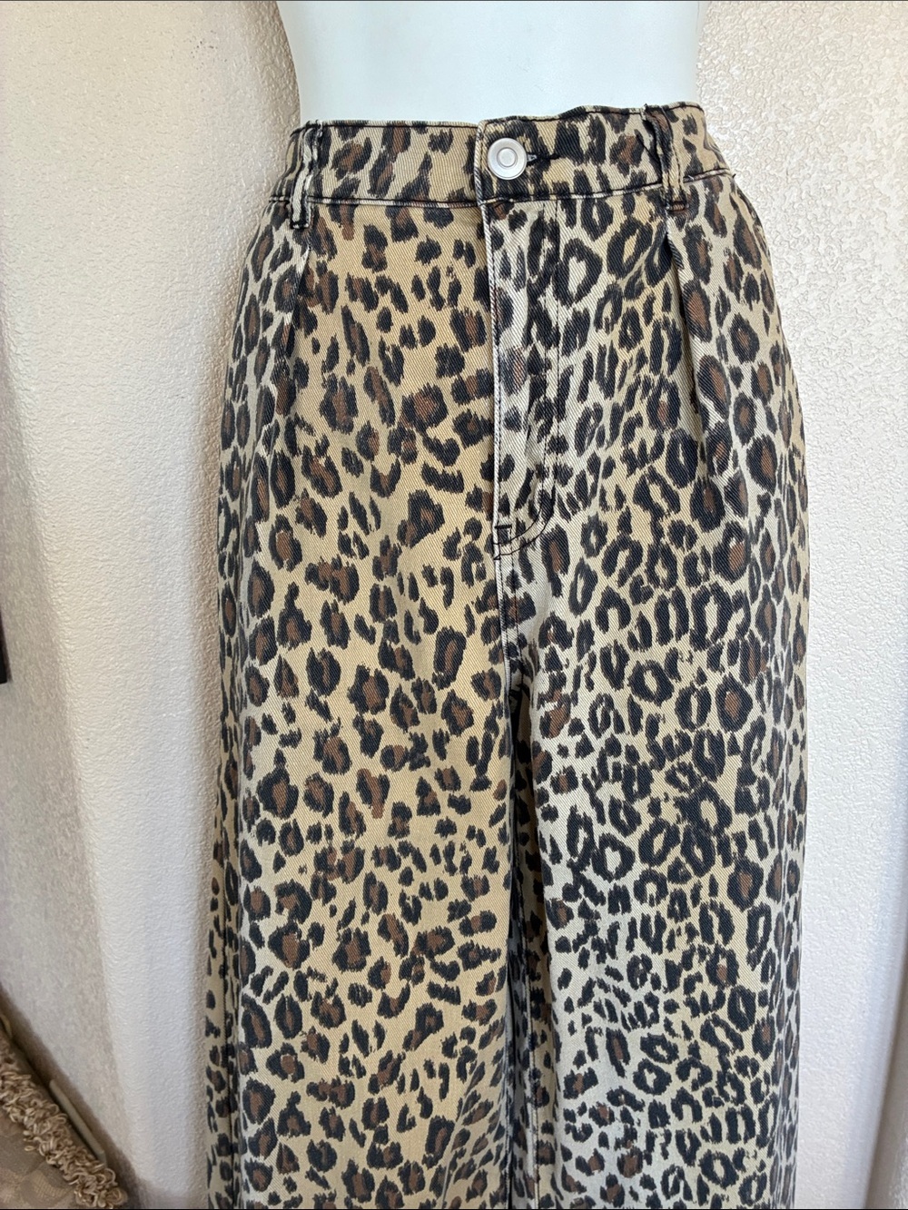 House of Harlow Leopard Jeans women's M tan/black, wide leg Hi-Waist Pleats EUC - Picture 5 of 17